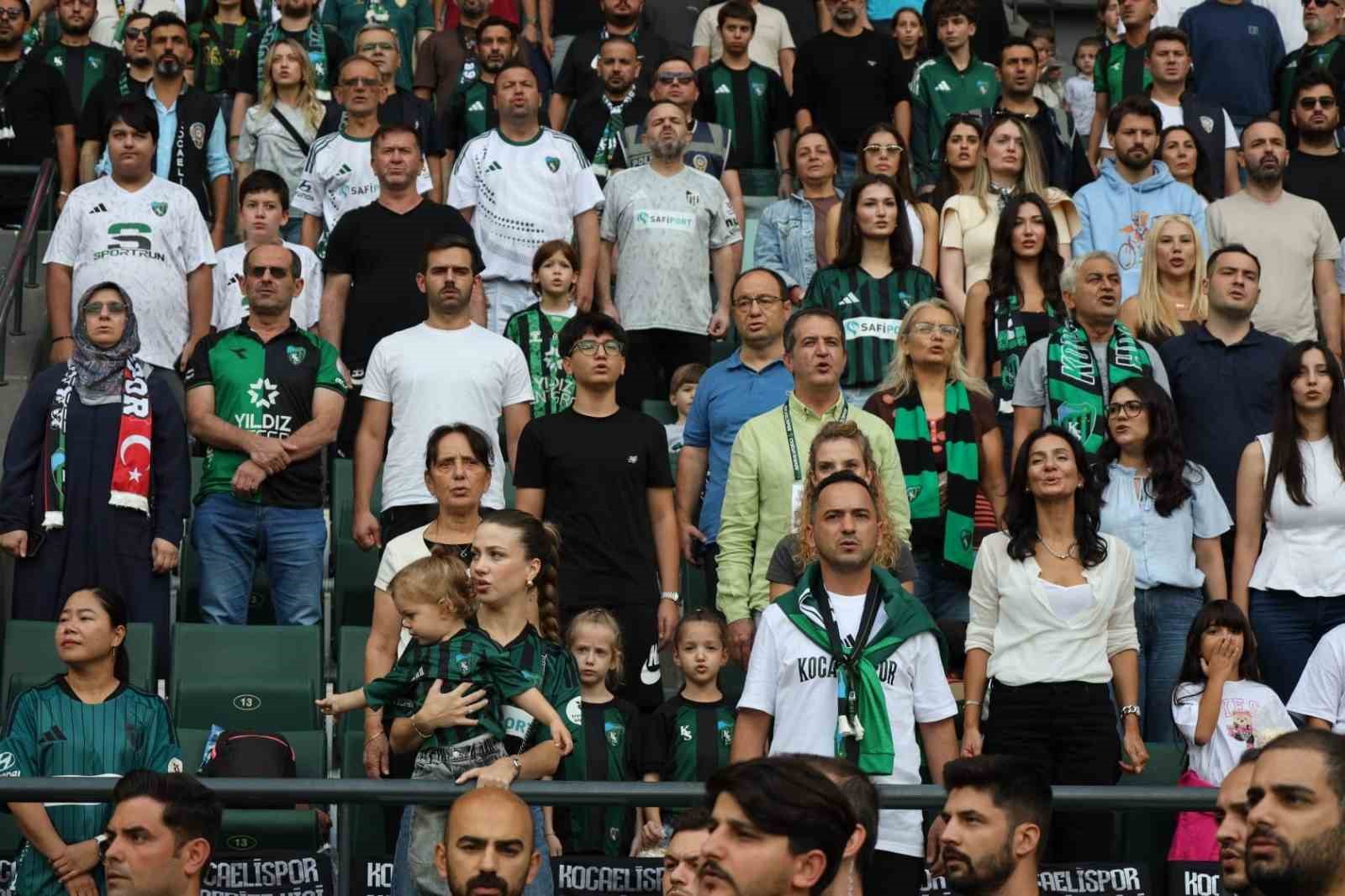 Kocaelispor - Gaziantep FK ma&ccedil;ını 10 bin 983 kişi izledi