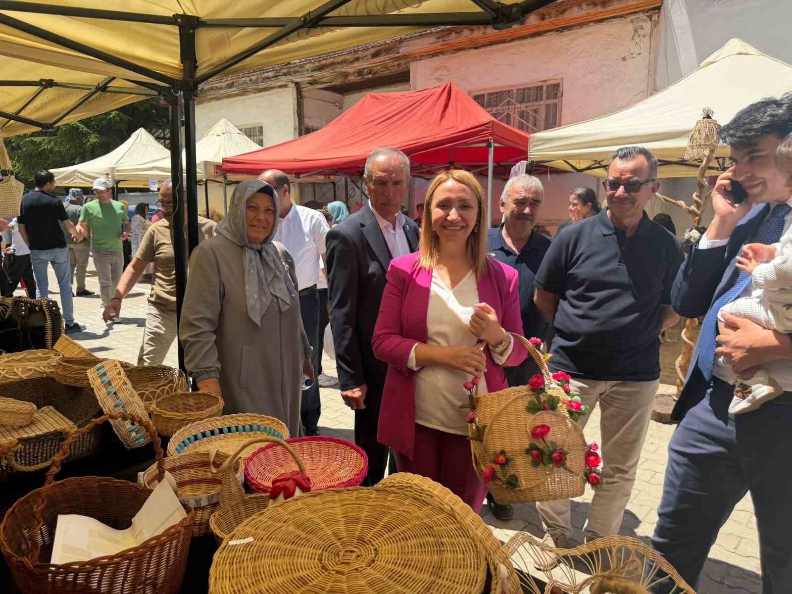 Başkan Tekin kendi elleriyle g&ouml;zleme a&ccedil;tı