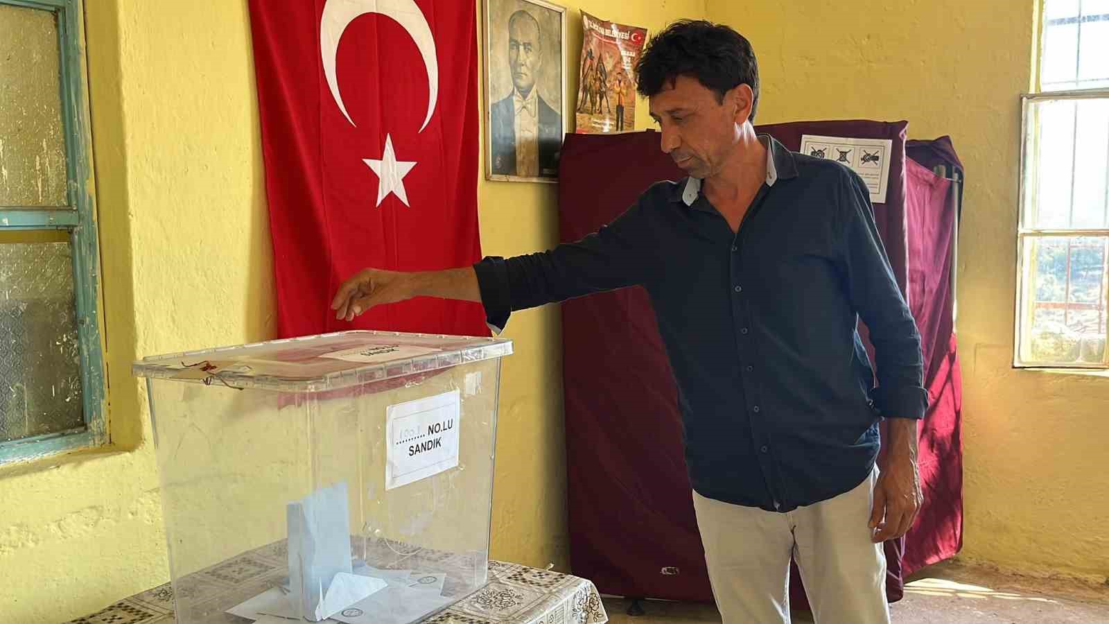 Hamitler Mahallesi&rsquo;nde muhtarlık se&ccedil;imini Turgut kazandı