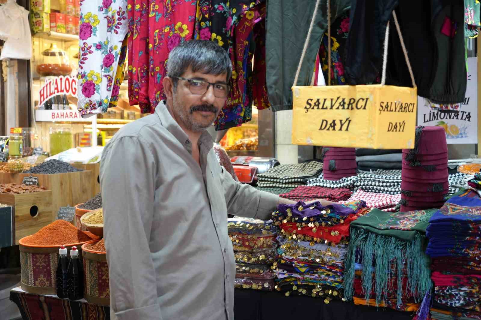 Gaziantep’te sıcak havalar şalvara ilgiyi artırdı