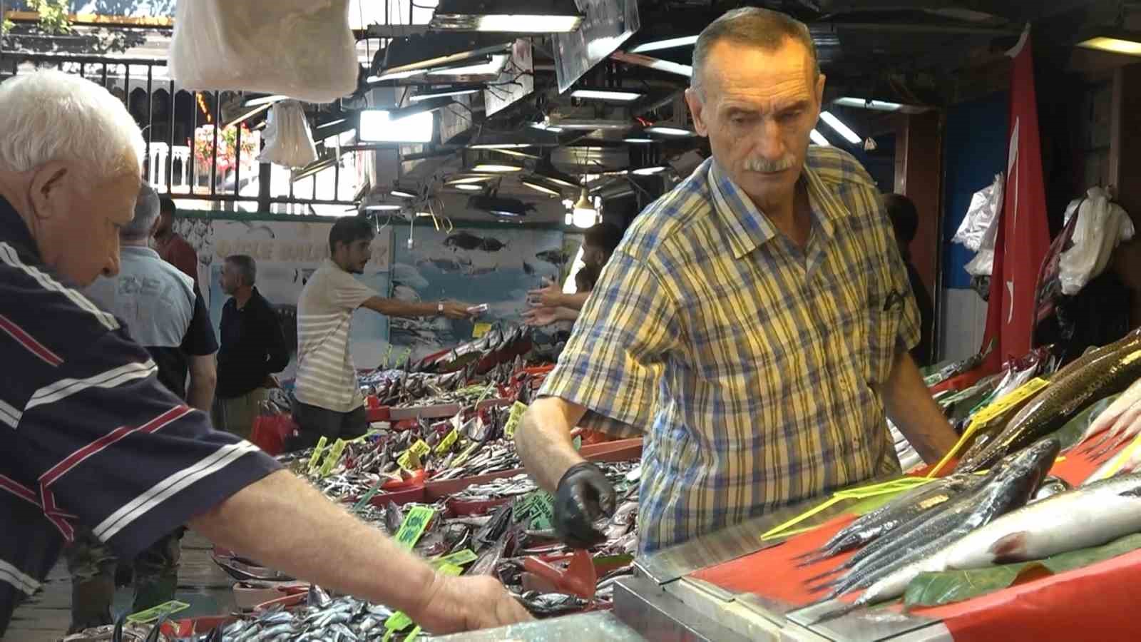 Yalova Balık Hali’nde fiyatlar düşüşe geçti