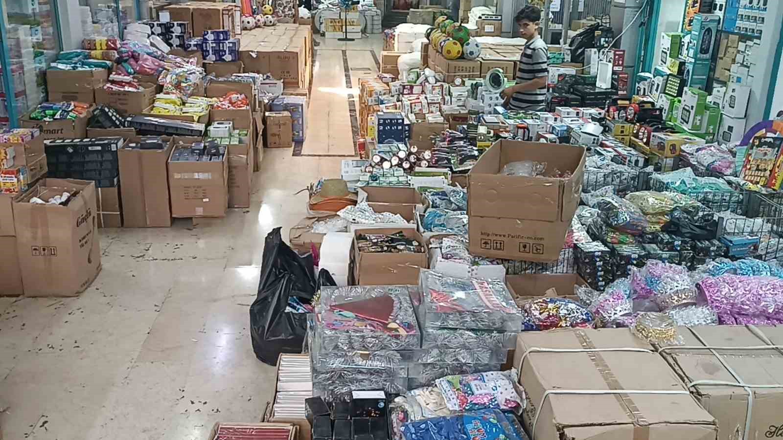 Komşu esnafın müşteri kapma kavgası kamerada