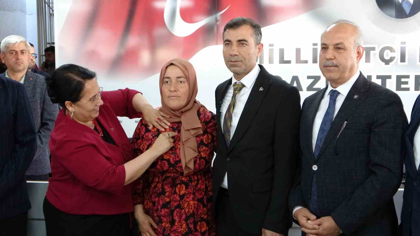 Gaziantep’te partisinden istifa eden 300 kişi MHP’ye katıldı
