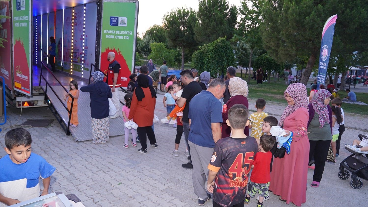 Batıkent Mahallesi&rsquo;nde a&ccedil;ık havada sinema keyfi yaşandı