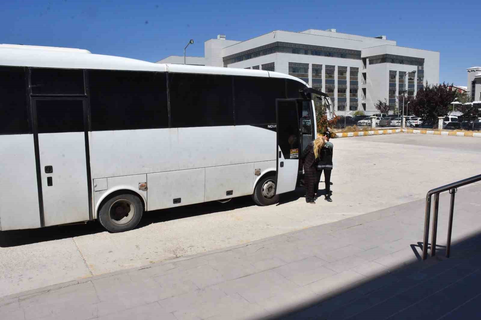 Fenomen Çağla Öz adliyeye sevk edildi