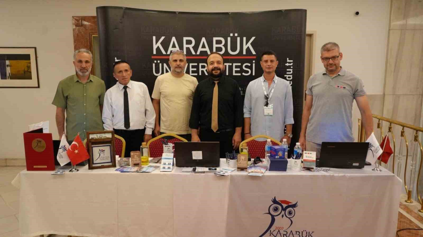 Karab&uuml;k &Uuml;niversitesi tercih g&uuml;nlerinde İzmir&rsquo;de adaylarla buluştu