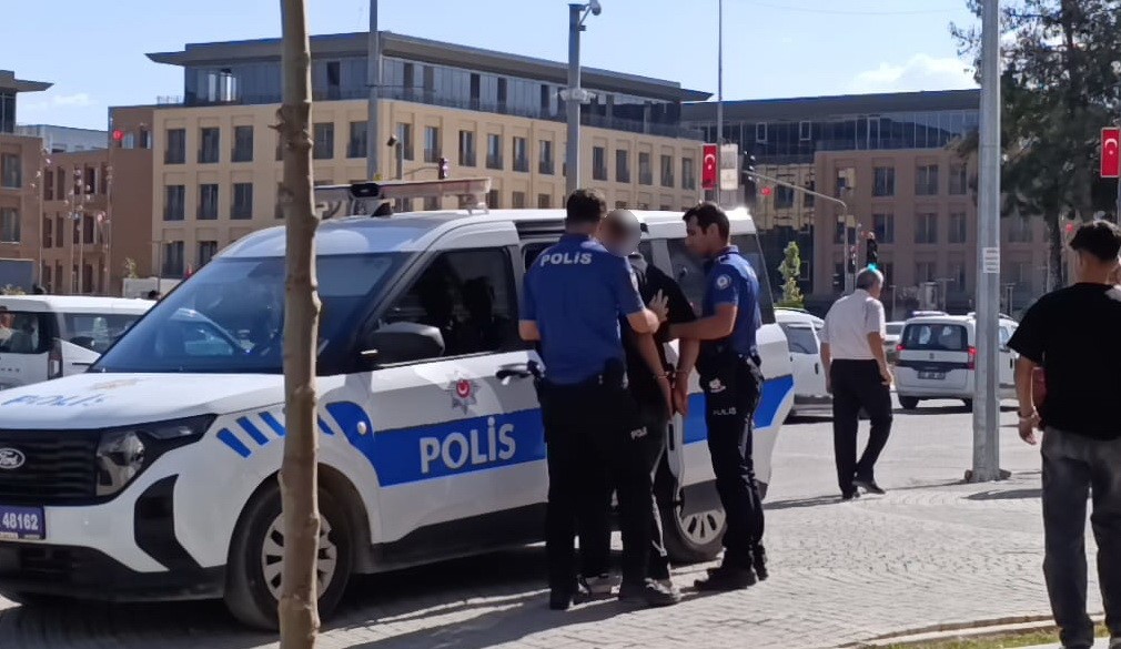 Polis ekiplerine mukavemette bulunan şahıs gözaltına alındı