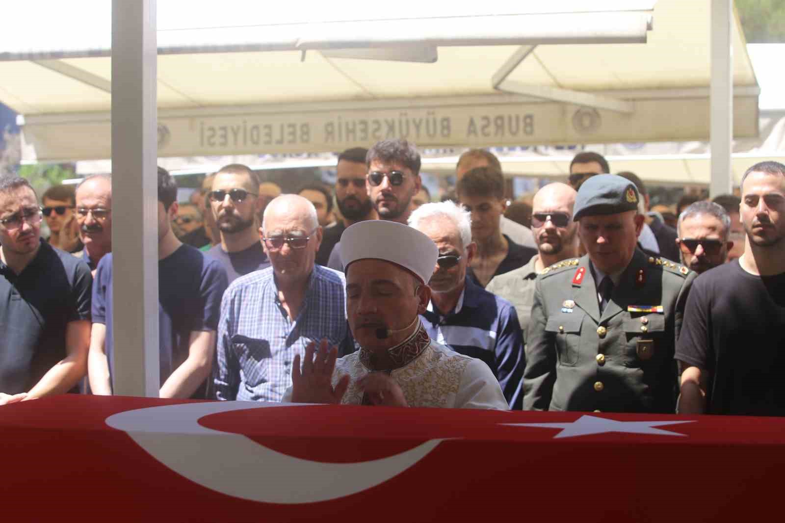 Cilo Dağı&rsquo;nın zirvesinde hayatını kaybeden Bursalı dağcı son yolculuğuna uğurlandı