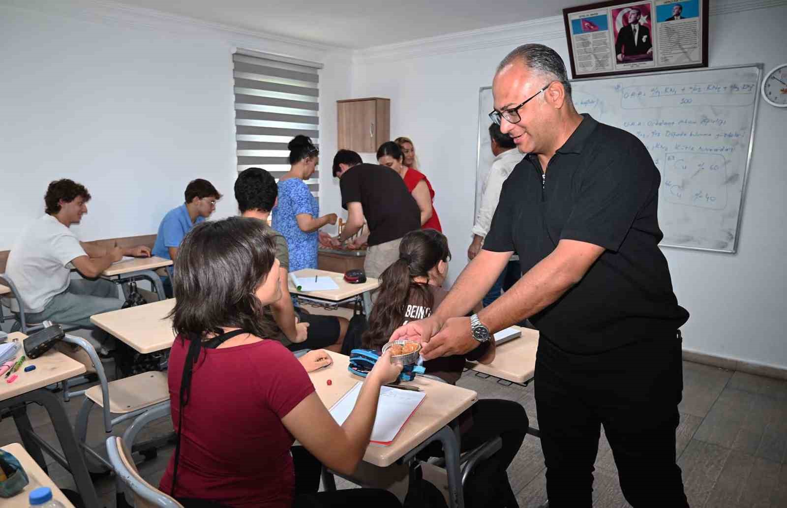 Kemer’de eğitime tatlı dokunuş