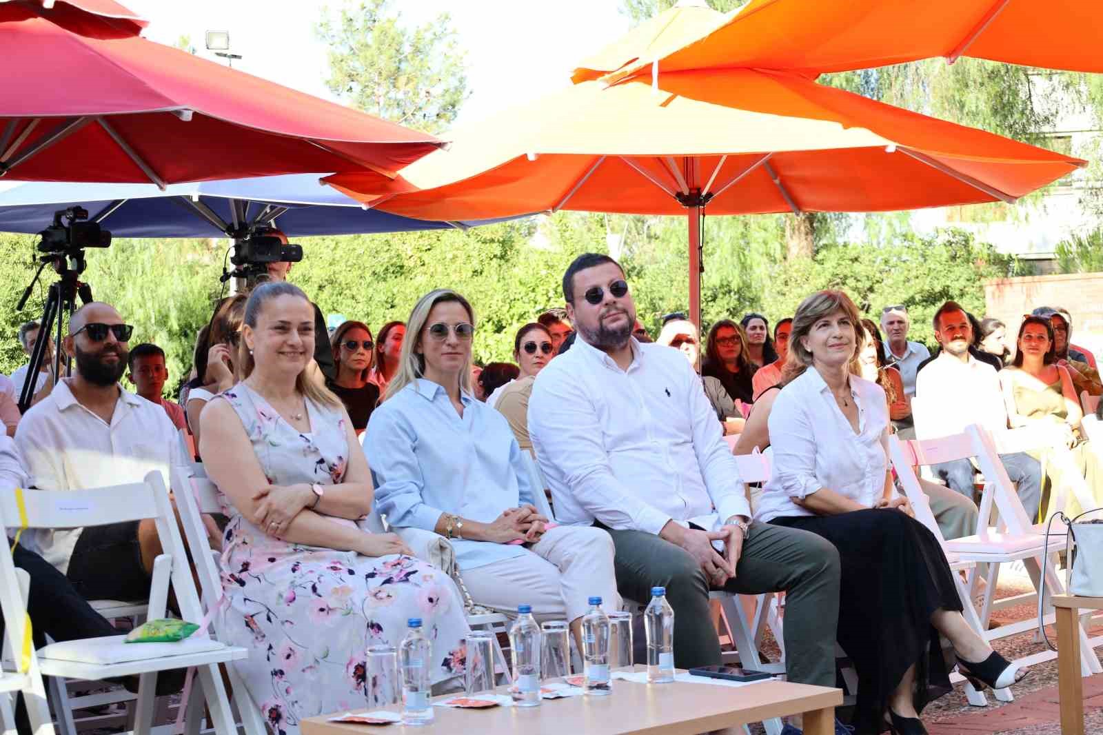Beyaz K&ouml;şk&rsquo;&uuml;n minikleri kep attı