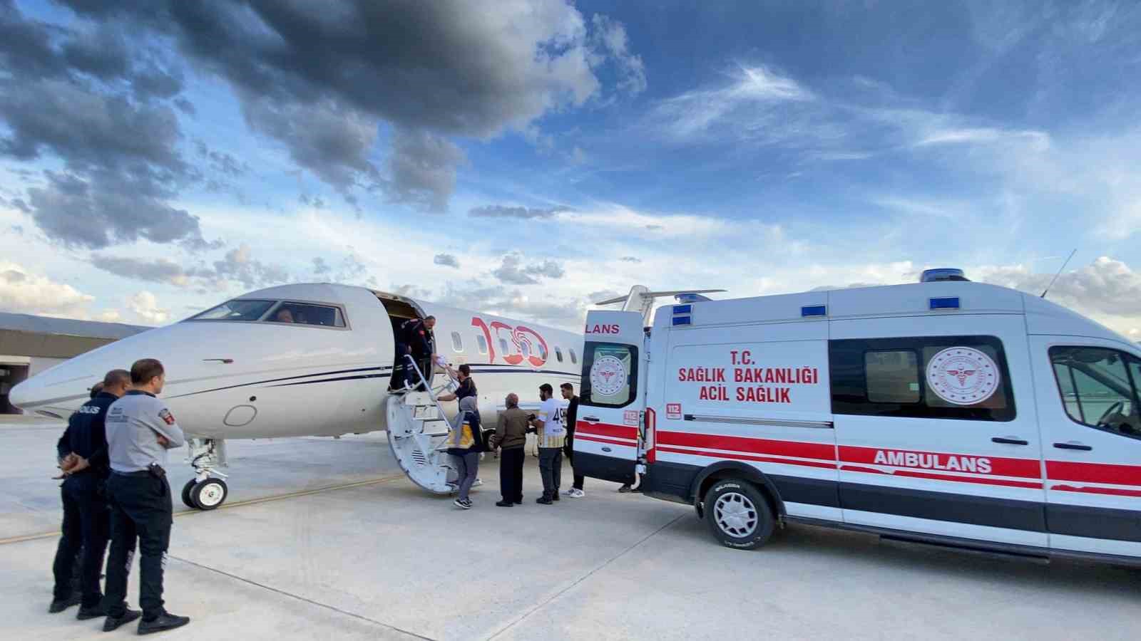 Hacda rahatsızlanan vatandaş ambulans uçakla Türkiye’ye getirildi