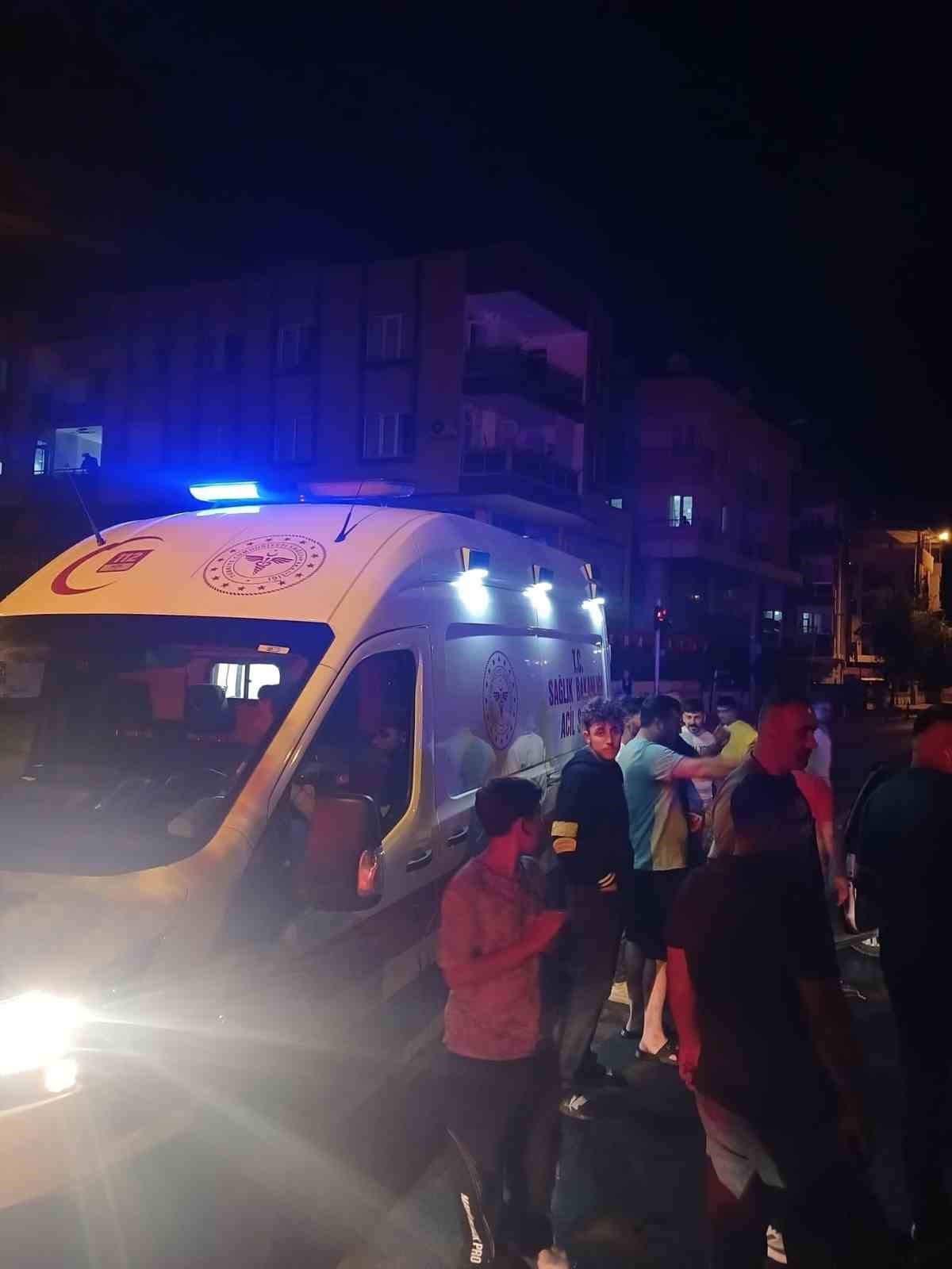 Antalya’da otomobiller kavşakta çarpıştı: 2 yaralı