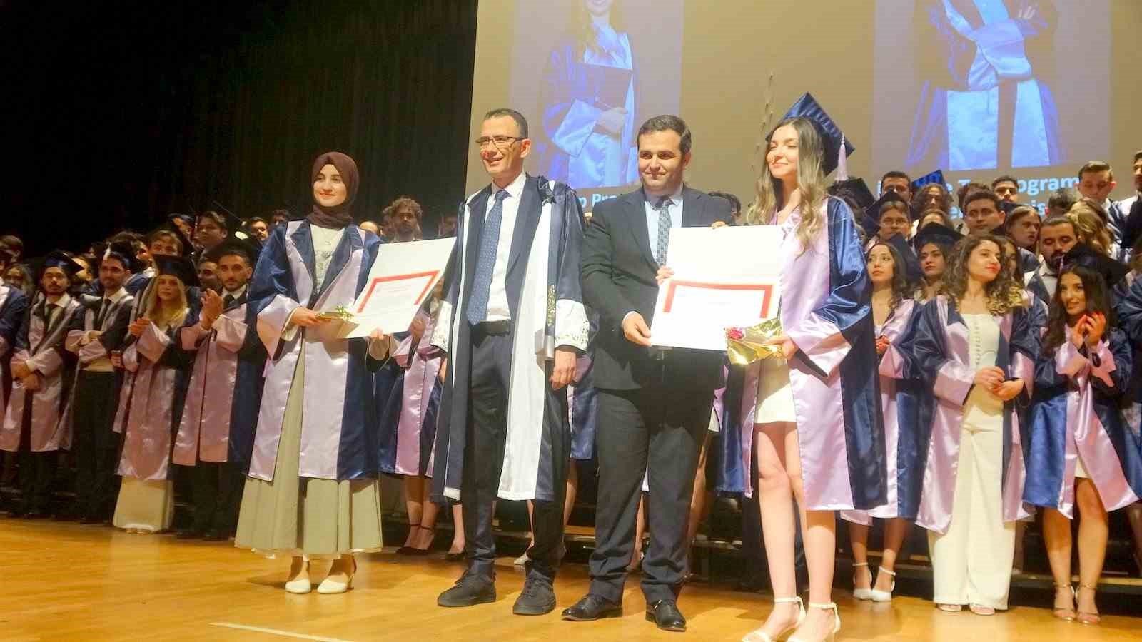 MSKÜ Tıp Fakültesi’nde 187 genç hekim şifa dağıtmak için yola çıktı