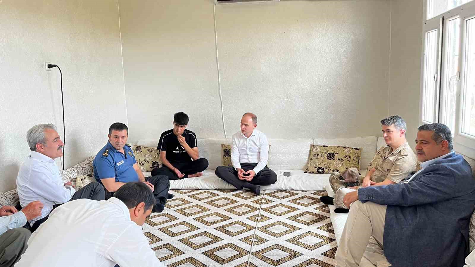 Okul saldırısında yaralanan &ouml;ğrencilere karneleri evlerinde verildi
