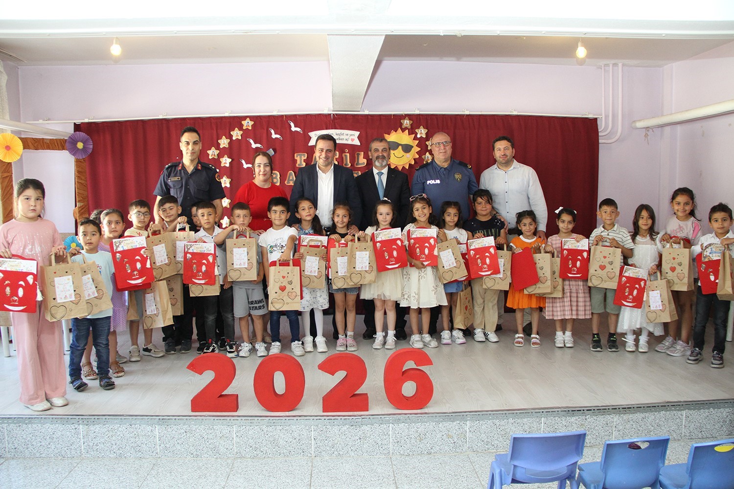 Kula&rsquo;da 5 bin 557 &ouml;ğrenci karne heyecanı yaşadı