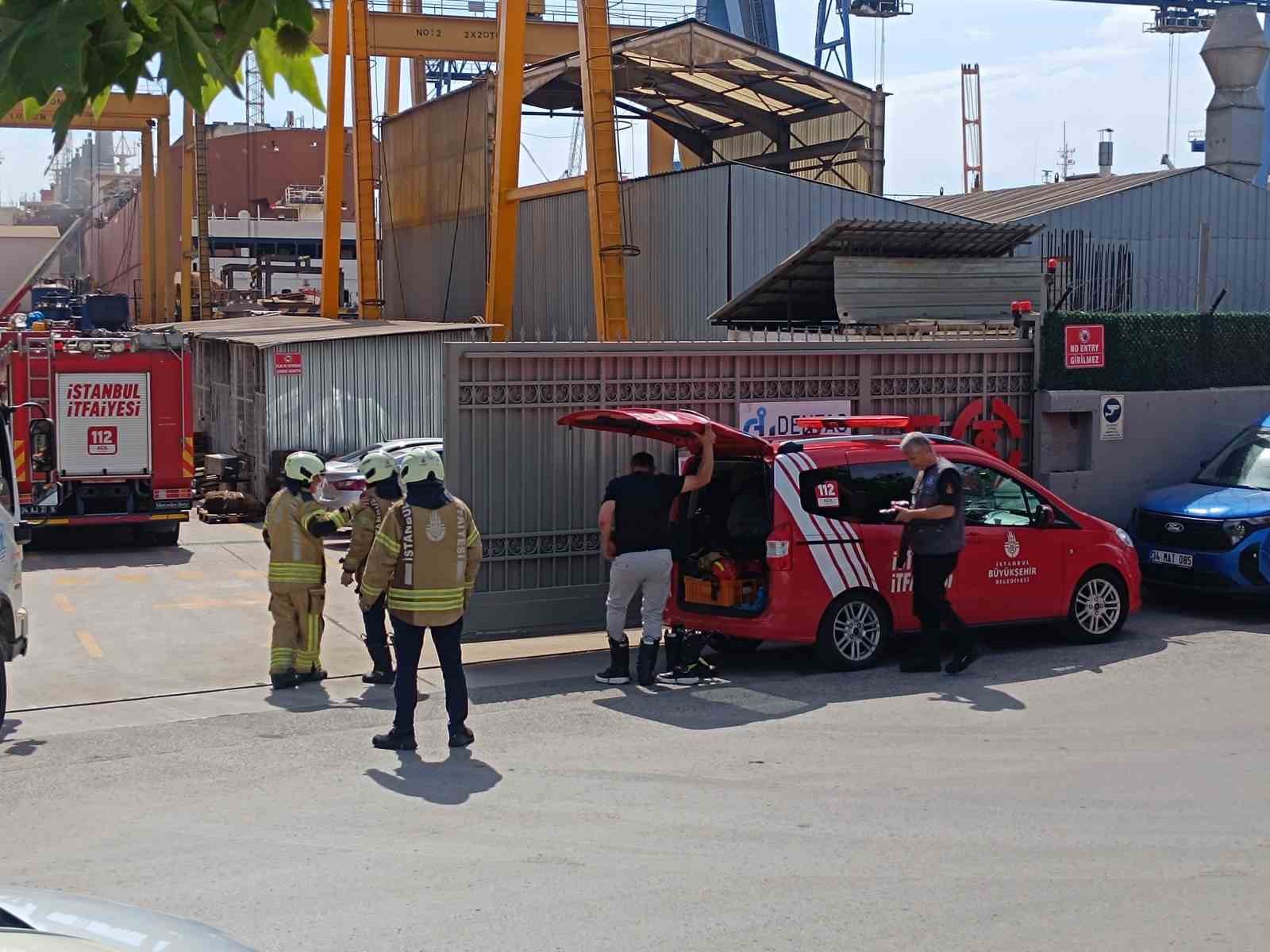 Tuzla’da tersanede bakımdaki gemide çıkan yangın söndürüldü