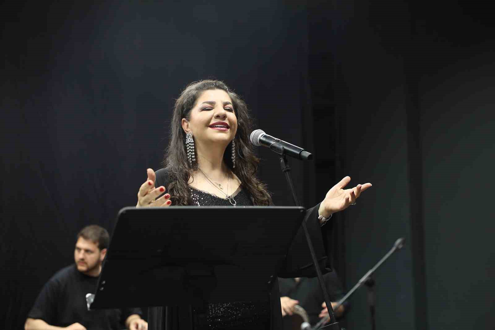 &Ccedil;iğdem G&uuml;rdal, Sakaryalılarla konserde buluştu