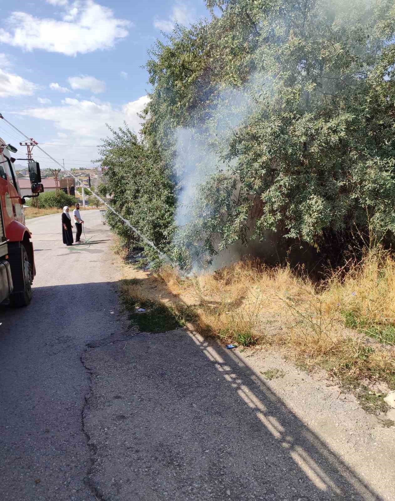 Van&rsquo;da bah&ccedil;edeki yangın s&ouml;nd&uuml;r&uuml;ld&uuml;