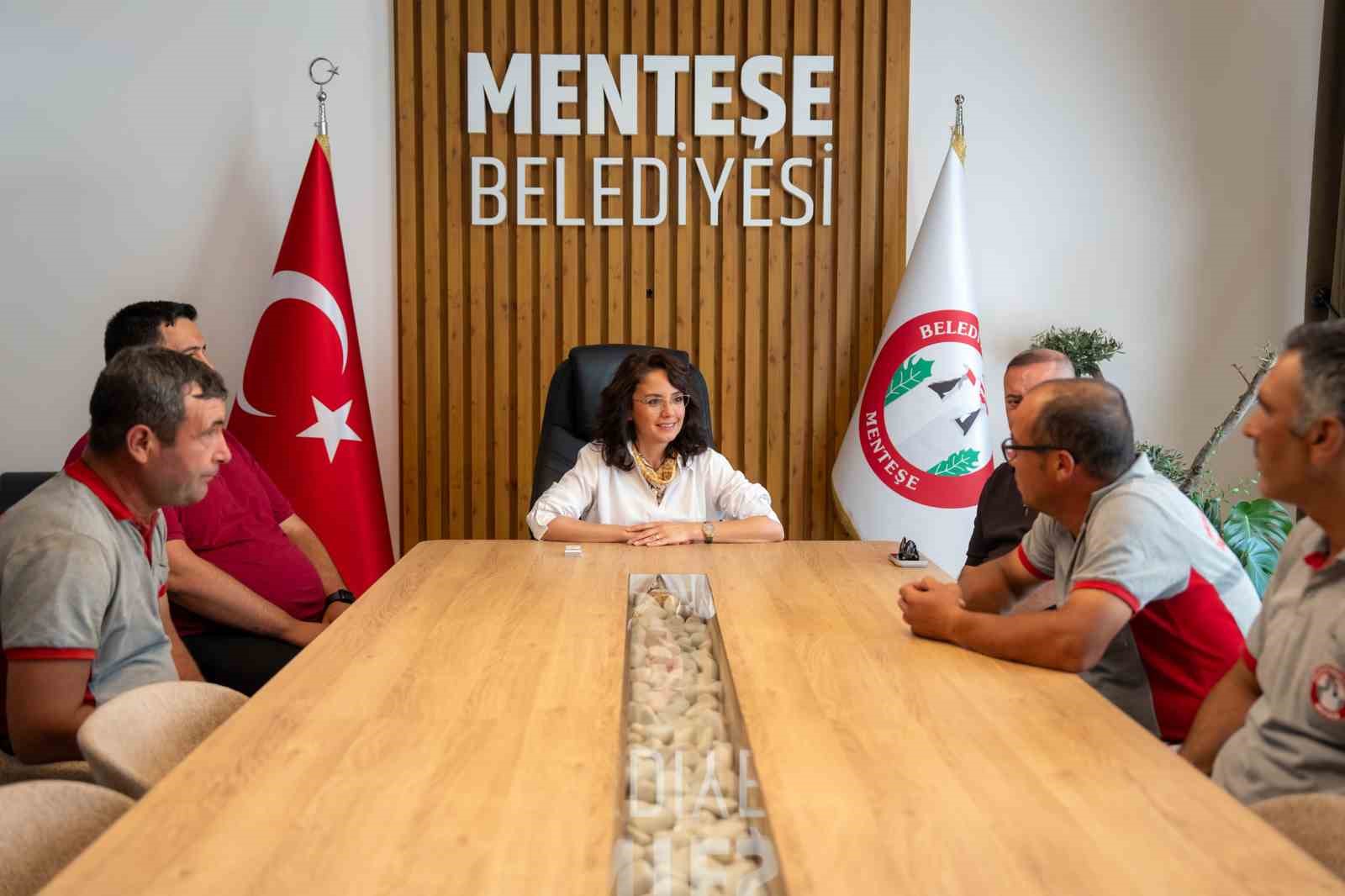 Buldukları çantayı sahibine teslim eden personele Başkan Köksal Aras’tan özendirme primi