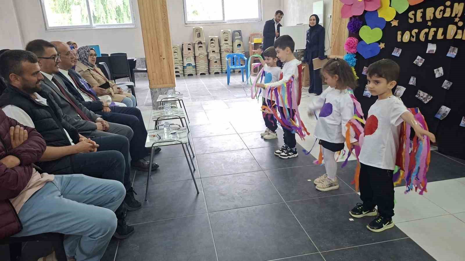 Hisarcık Güldüren İlkokulu ana sınıfında yıl sonu sergisi