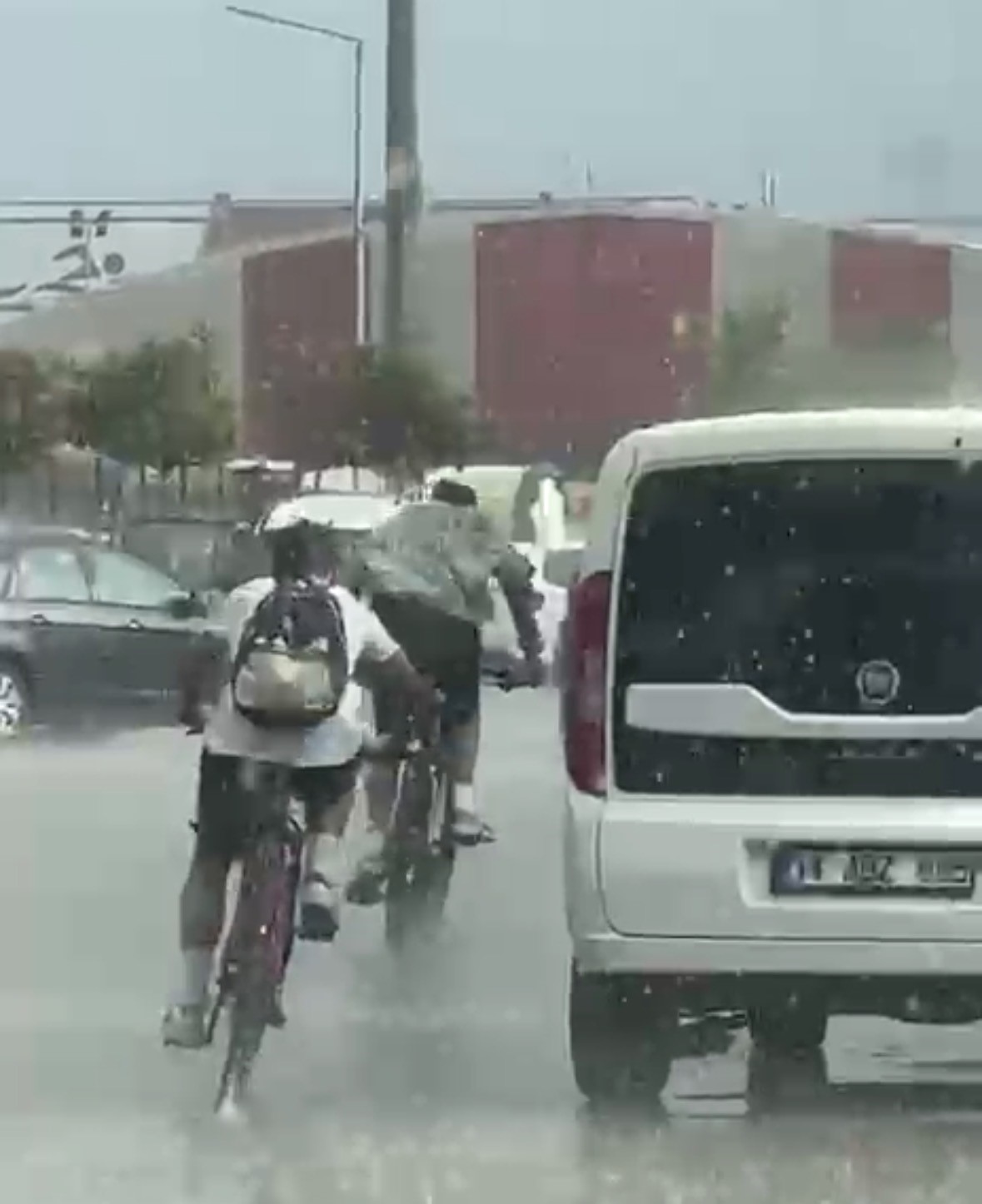 Bolu’da bunaltıcı sıcakta yağmur sürprizi