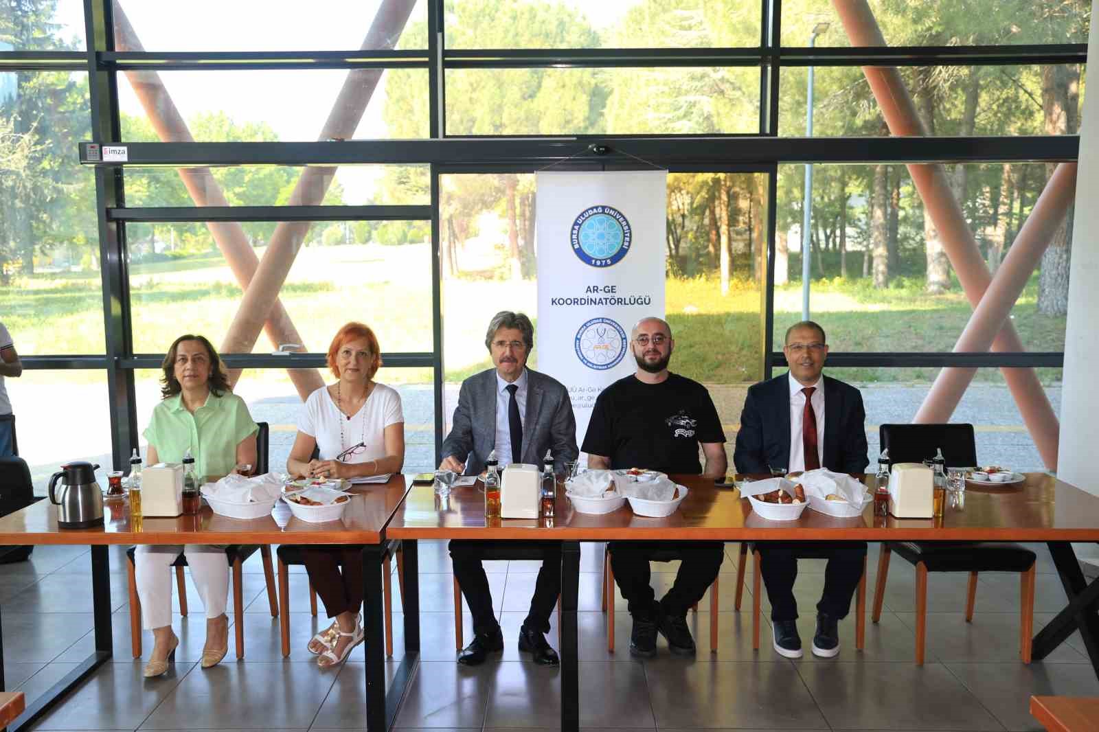BUÜ’nün başarılı akademisyenleri rektörle buluşmaya devam ediyor