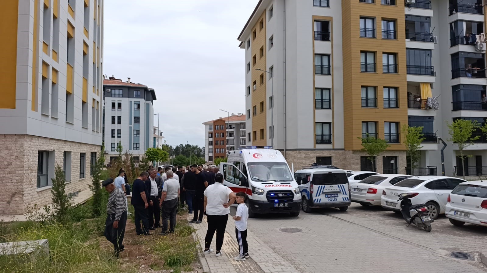 Y&uuml;ksekten d&uuml;şen kişi ağır yaralandı
