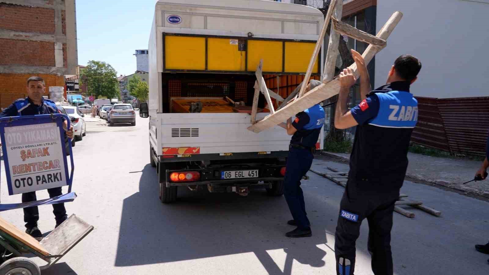 Elazığ zabıtasından kaldırım denetimi