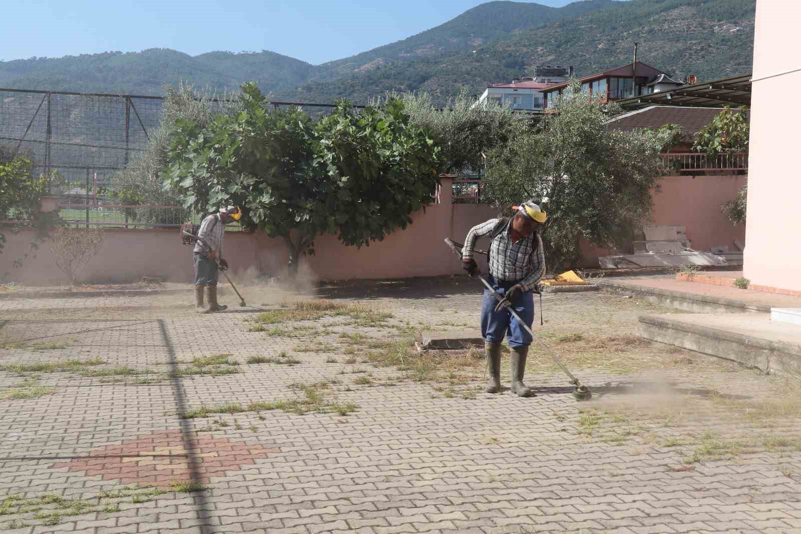 Bozdoğan Belediyesi okullarda &ccedil;alışmalarını s&uuml;rd&uuml;r&uuml;yor