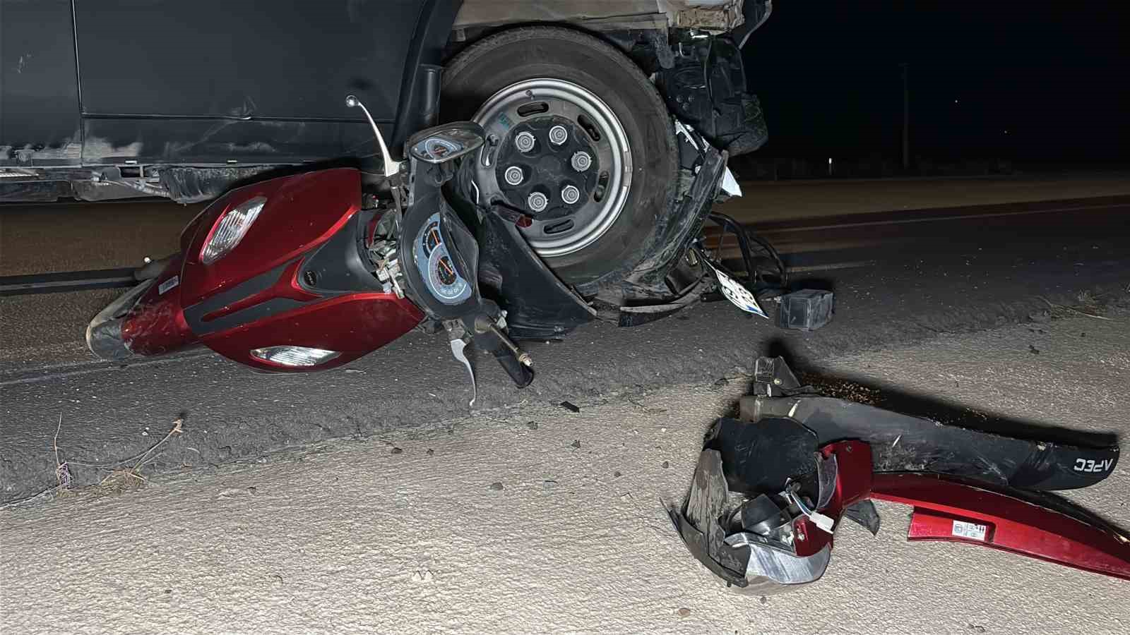 &Ccedil;orum&rsquo;da kamyonetle &ccedil;arpışan motosikletin s&uuml;r&uuml;c&uuml;s&uuml; hayatını kaybetti