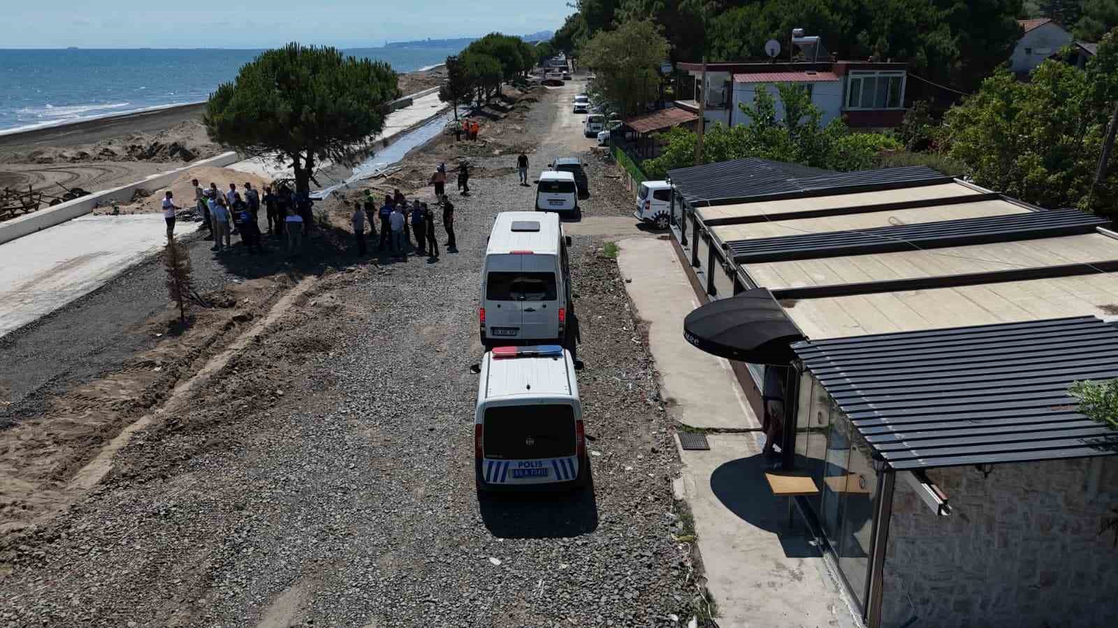 Atakum sahilinde işgal denetimi: Kumsaldaki masa, sandalye ve şezlonglar kaldırıldı