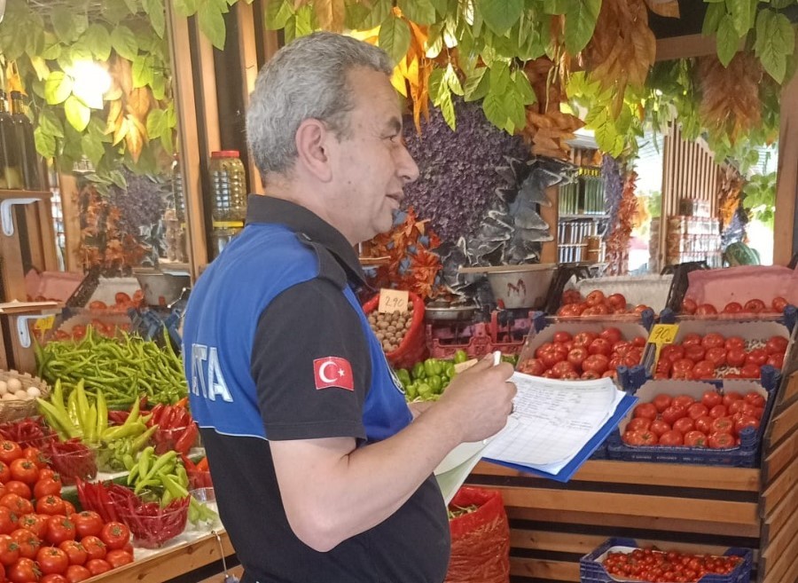 Zabıta ekiplerinden manav denetimi