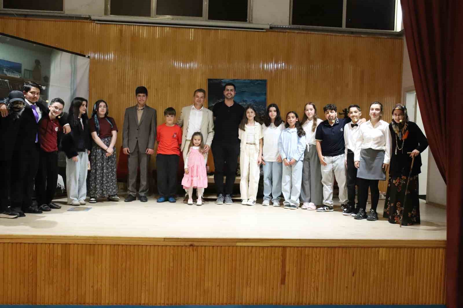 T&uuml;rkeli&rsquo;de "&Ccedil;atlak Aile" sahnelendi