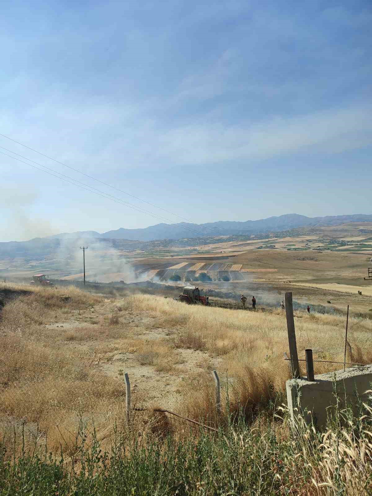 Elazığ’daki yangında 40 dönümlük arpa küle döndü