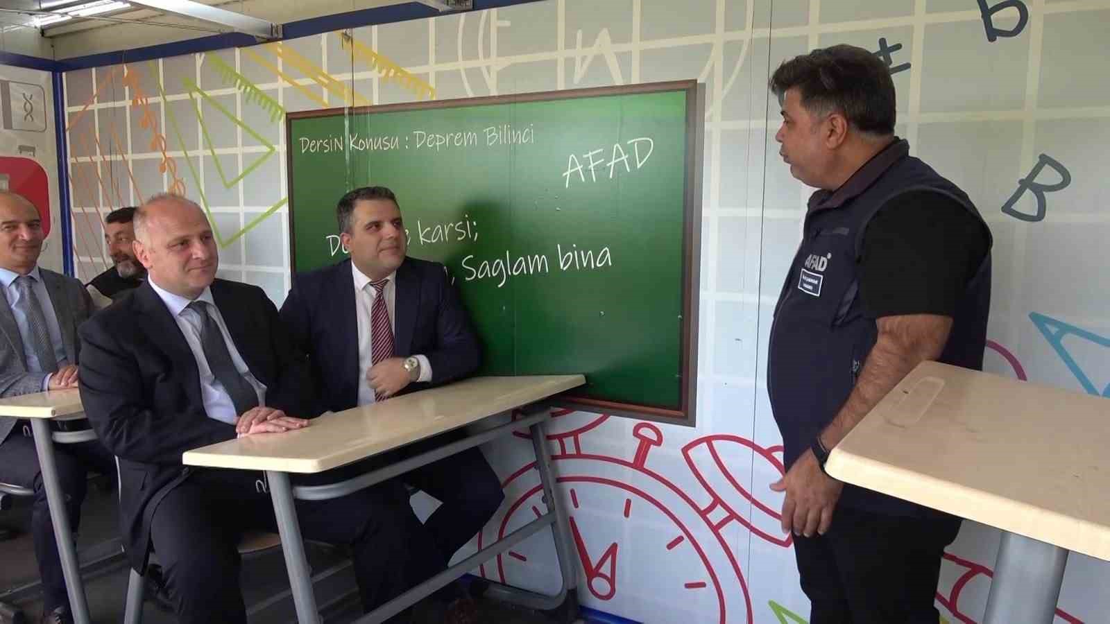Tatbikatta ’depremi başlatıyoruz’ dedi, depreme yakalandılar