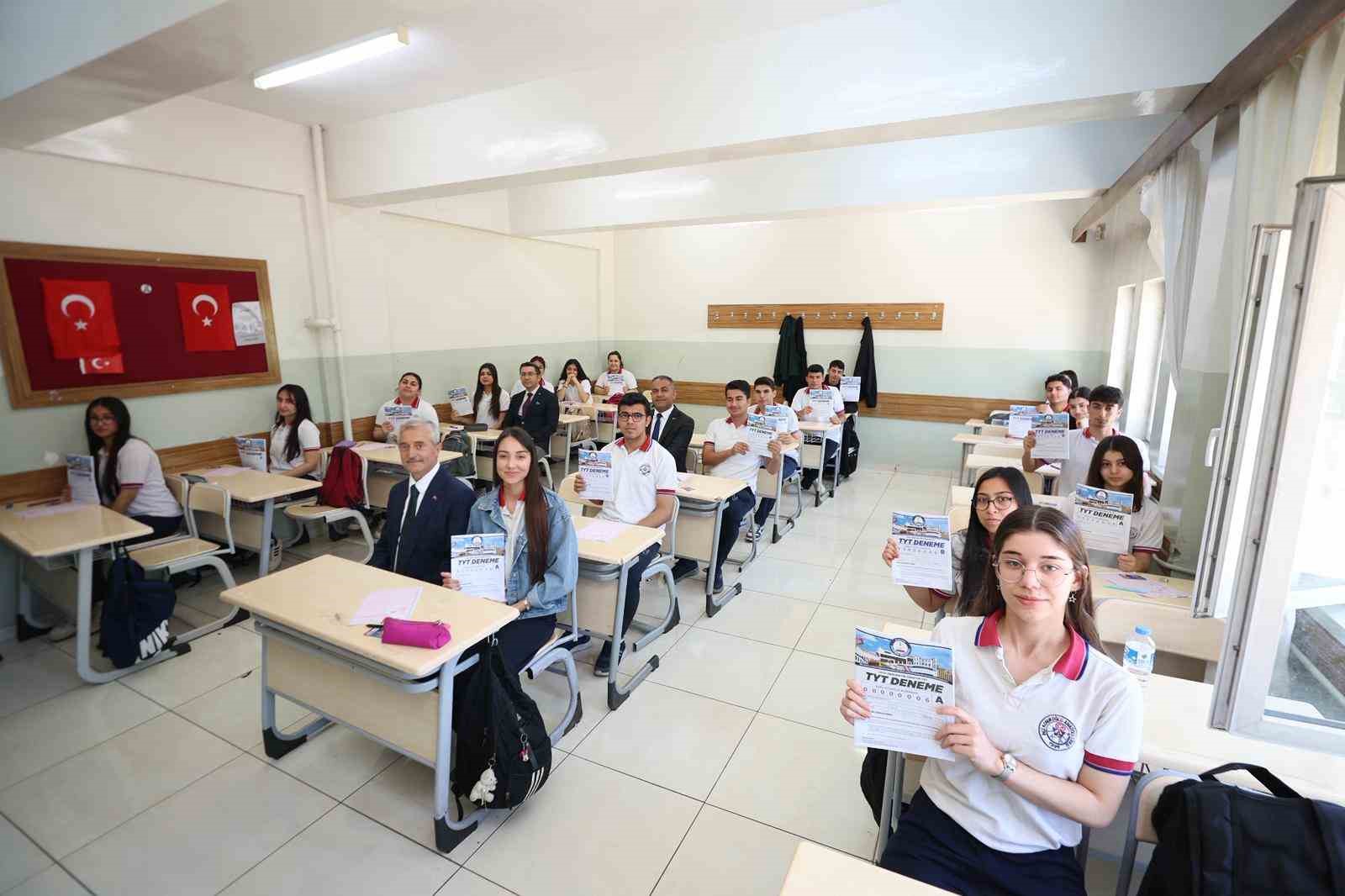 Şahinbey Belediyesi’nden sınava hazırlanan öğrencilere destek