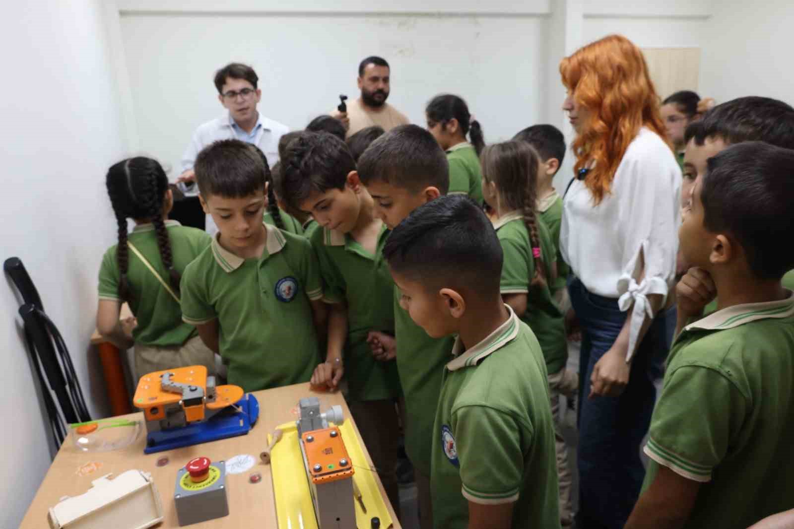 Minik &ouml;ğrenciler Hatay bilim merkezinde bilimle buluştu