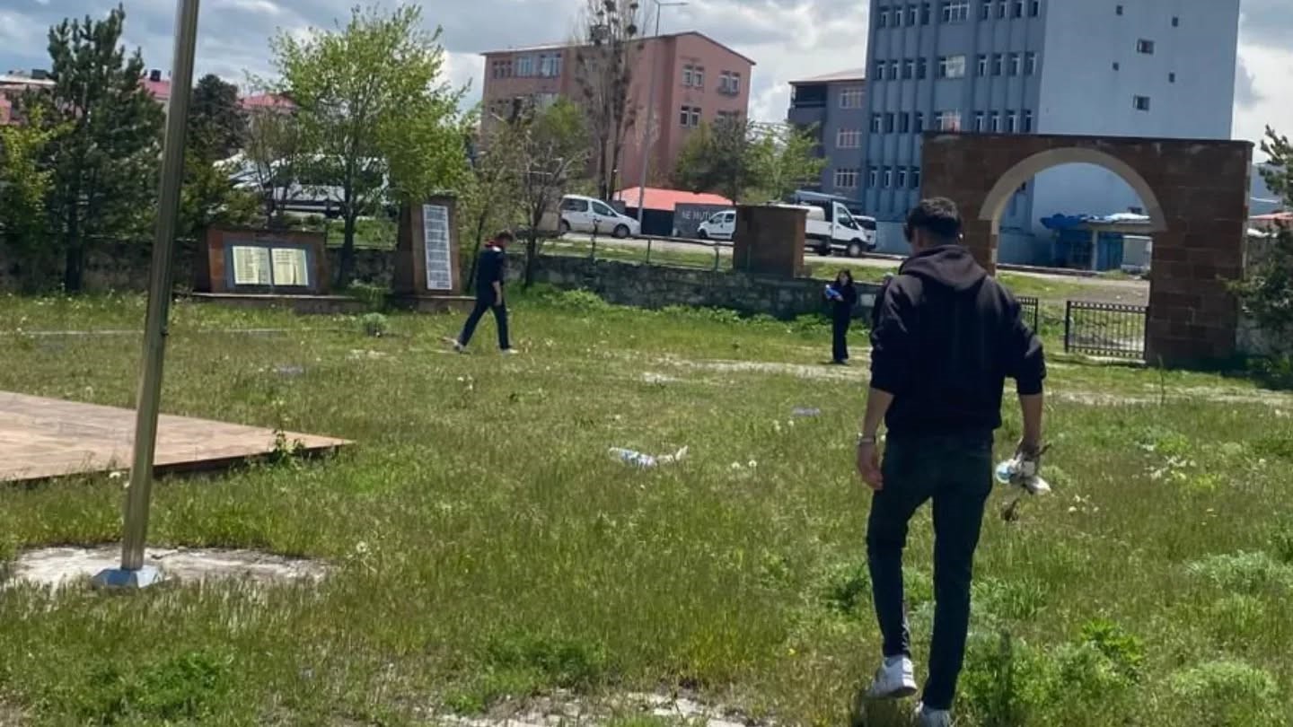 Çıldır’da öğrencilerinden örnek davranış