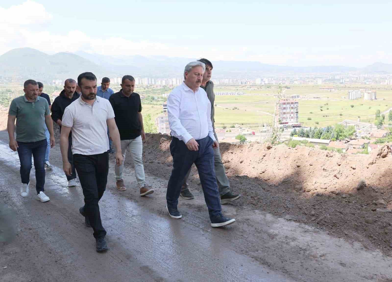 Mimarsinan mahallesinde &ccedil;&ouml;ken istinat duvarında inceleme yapıldı