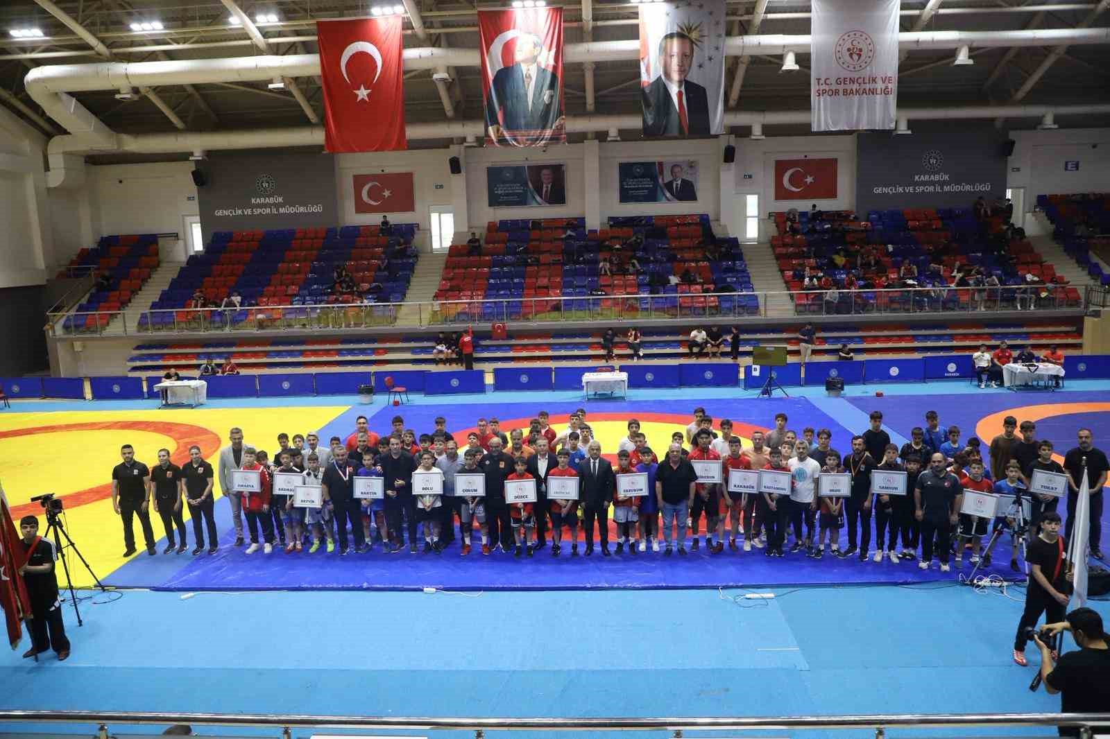 Karabük’te ANALİG güreş grup müsabakaları başladı