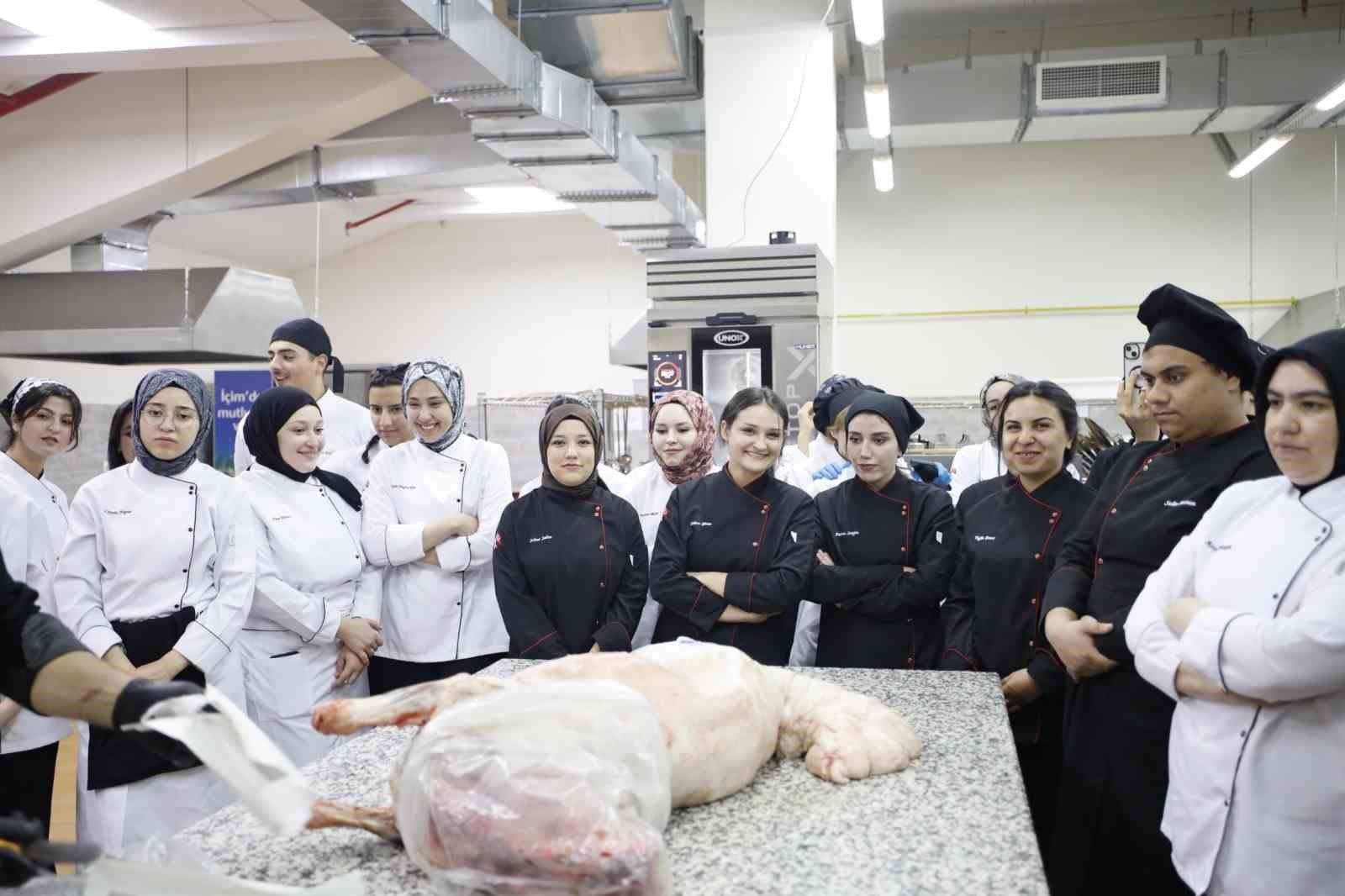 GİBTÜ’de geleceğin şefleri usta isimle buluştu