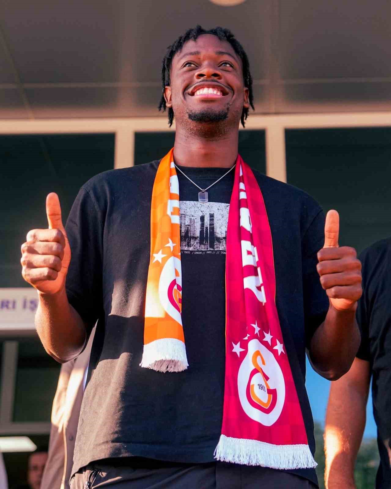 Galatasaray&rsquo;ın yeni transferi El-Chadaille Bitshiabu, İstanbul&rsquo;a geldi