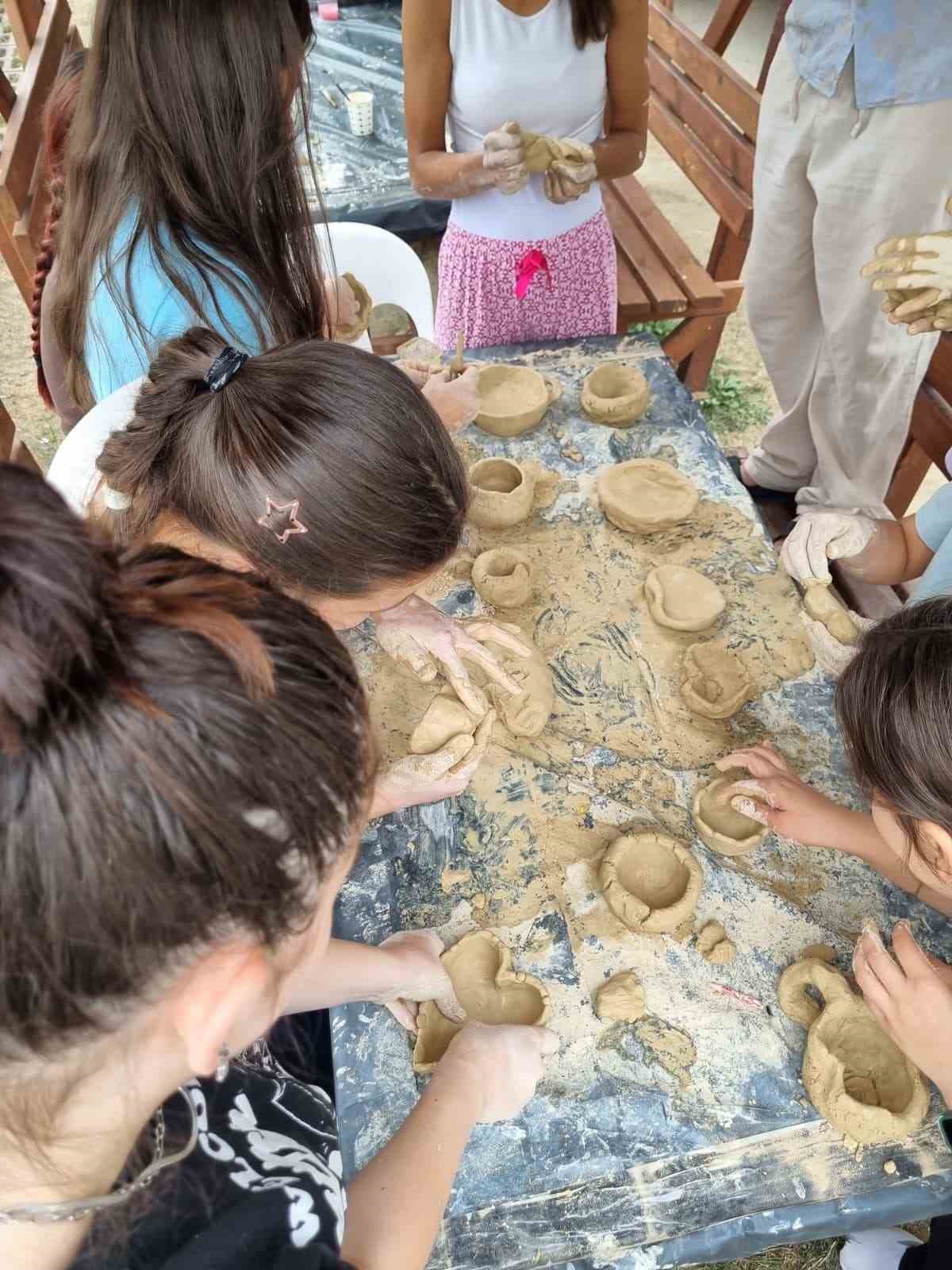Çocuklar seramik çamuruyla hayal güçlerini sanata yansıttı