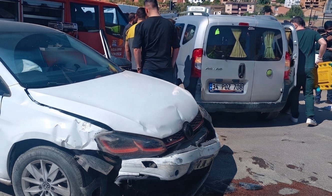 Y&uuml;ksekova&rsquo;da trafik kazası: 2 yaralı