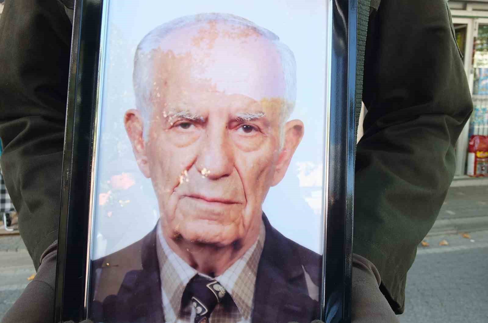 Burhaniye de emekli astsubay t&ouml;renle toprağa verildi