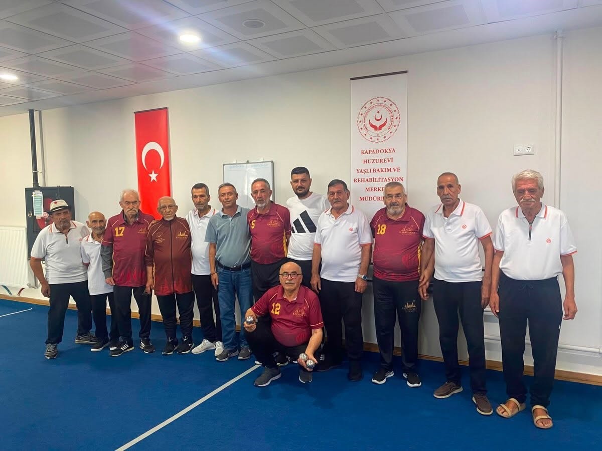 Adana&rsquo;daki huzurevi sakinleri Kapadokya&rsquo;yı gezdi