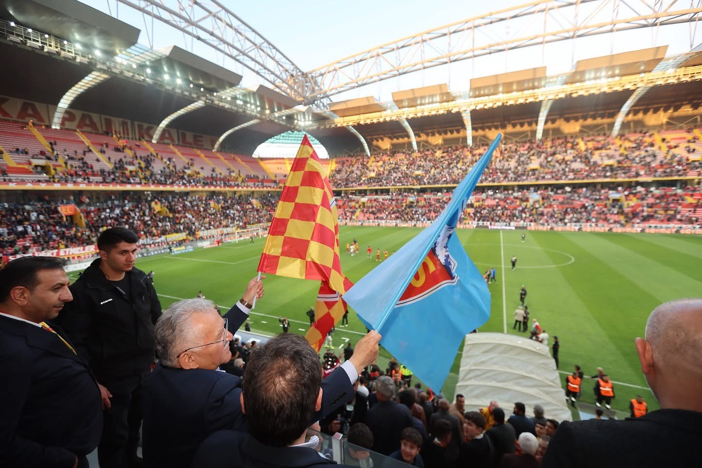 Kayserispor Onursal Başkanı Büyükkılıç: "Herkes üzerine düşeni yaparsa başarırız"
