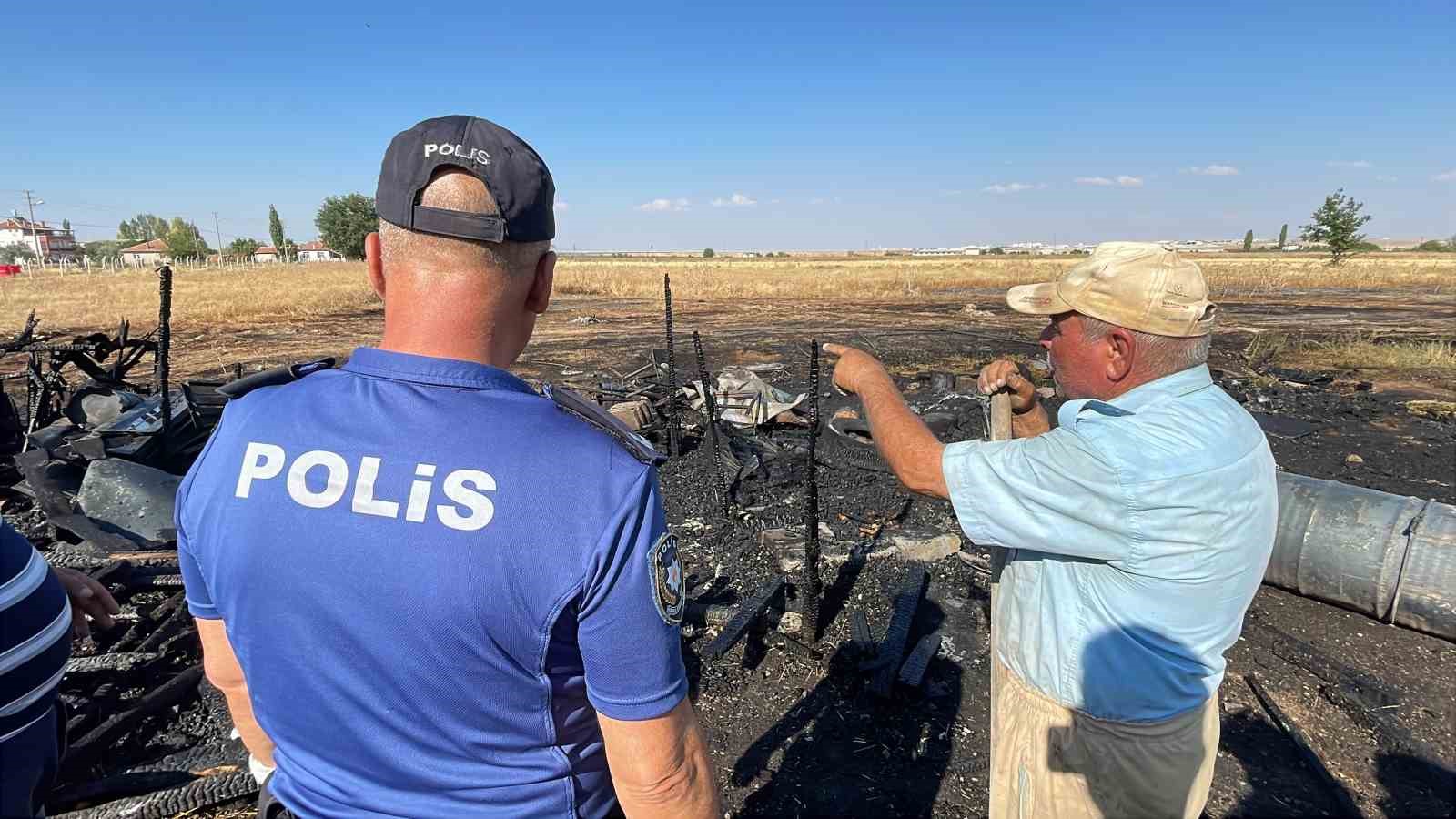 Otluk alanda başlayan yangın evlere sı&ccedil;ramadan s&ouml;nd&uuml;r&uuml;ld&uuml;