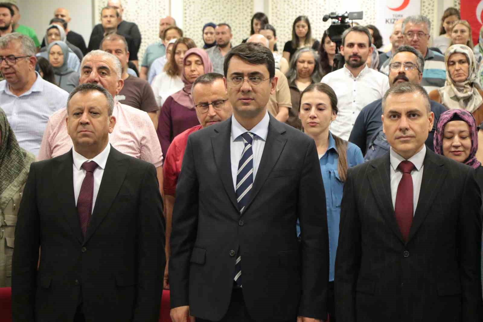 Uşak’ta kan bağışçılarına plaket taktim edildi