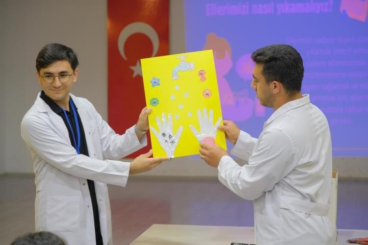 Minik &ouml;ğrencilere bireysel hijyen eğitimi
